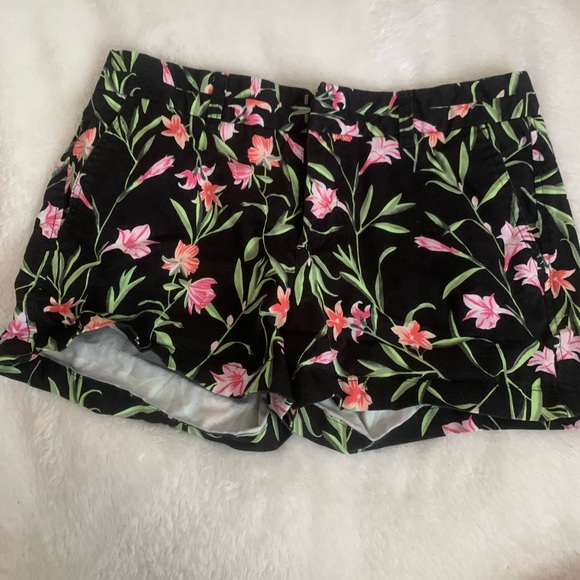 Gap women’s shorts - Picture 1 of 3